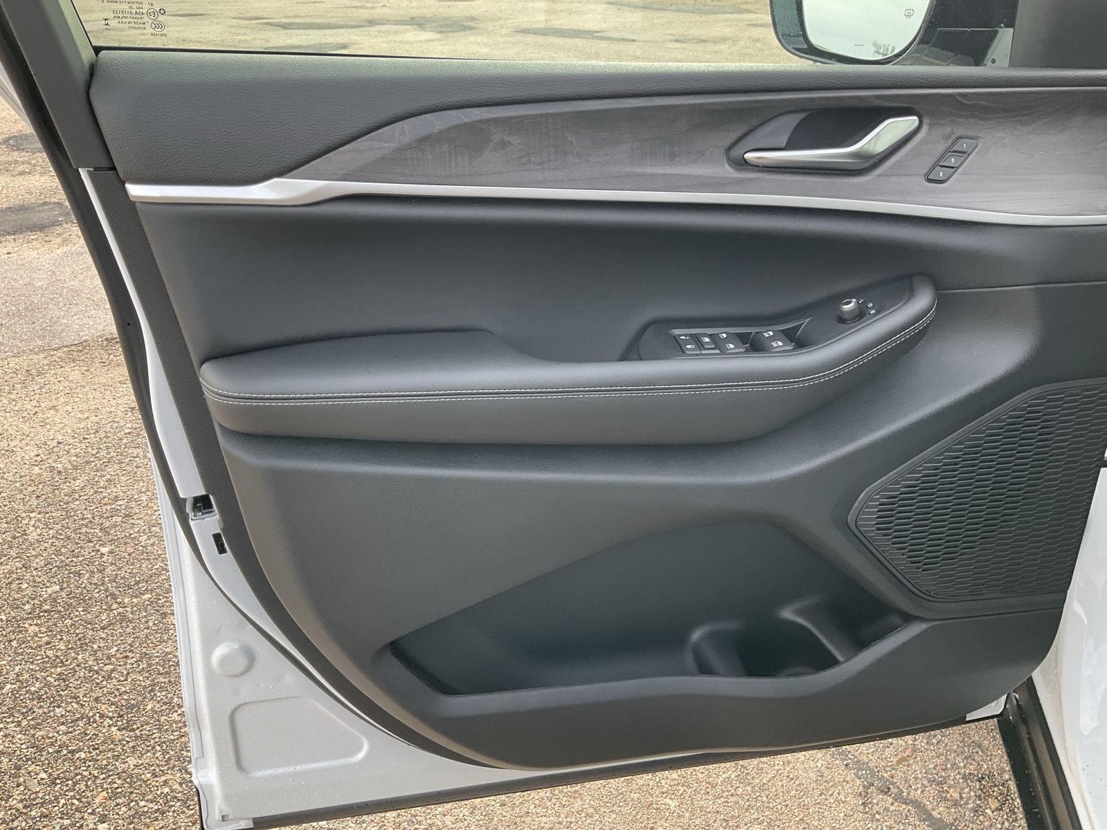 New 2025 Jeep Grand Cherokee Limited SUV/Crossover for sale in Grand Island NE