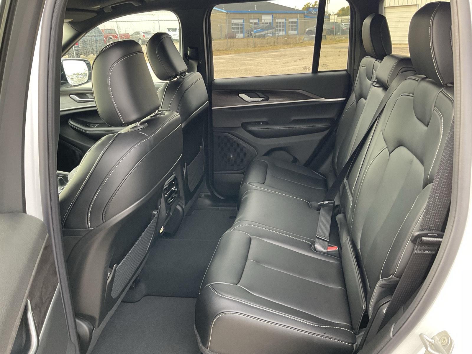 New 2025 Jeep Grand Cherokee Limited SUV/Crossover for sale in Grand Island NE