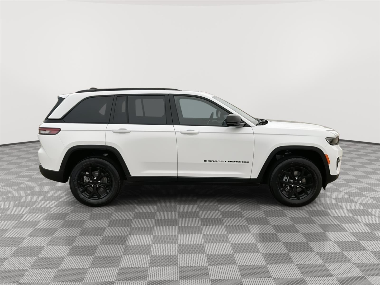 Used 2025 Jeep Grand Cherokee for sale in Grand Island NE