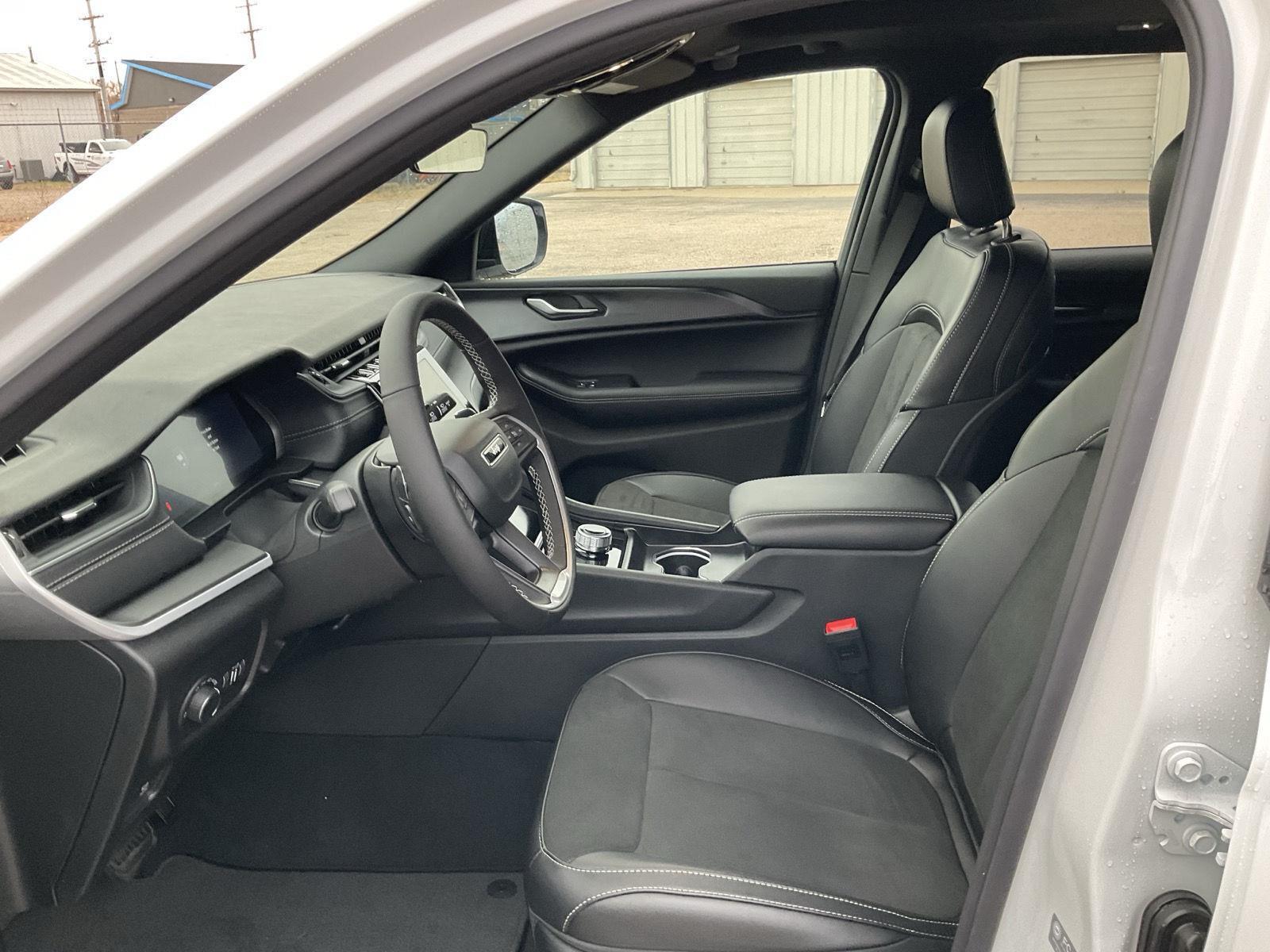 New 2025 Jeep Grand Cherokee Altitude X SUV/Crossover for sale in Grand Island NE