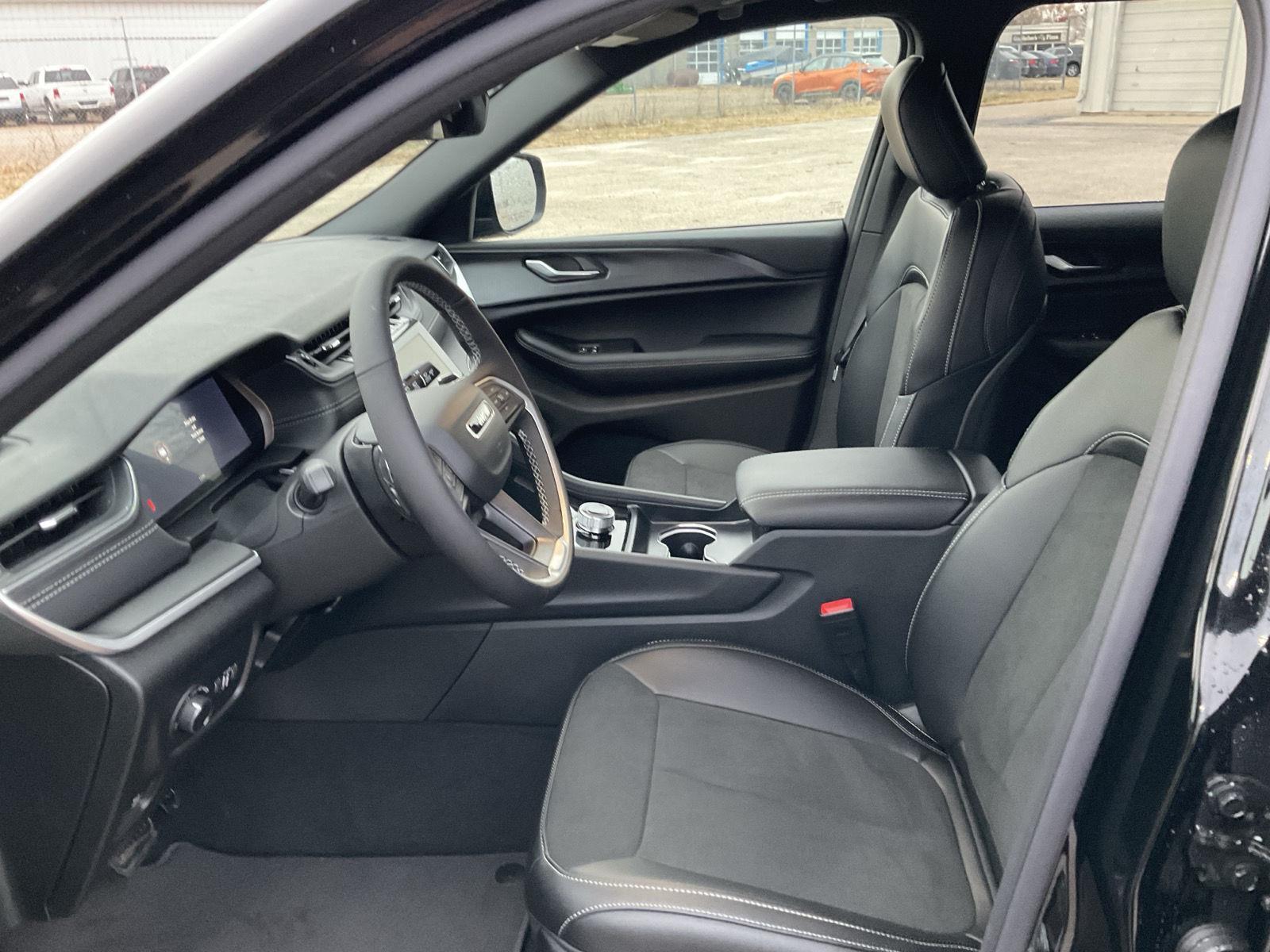 New 2025 Jeep Grand Cherokee Altitude X SUV/Crossover for sale in Grand Island NE