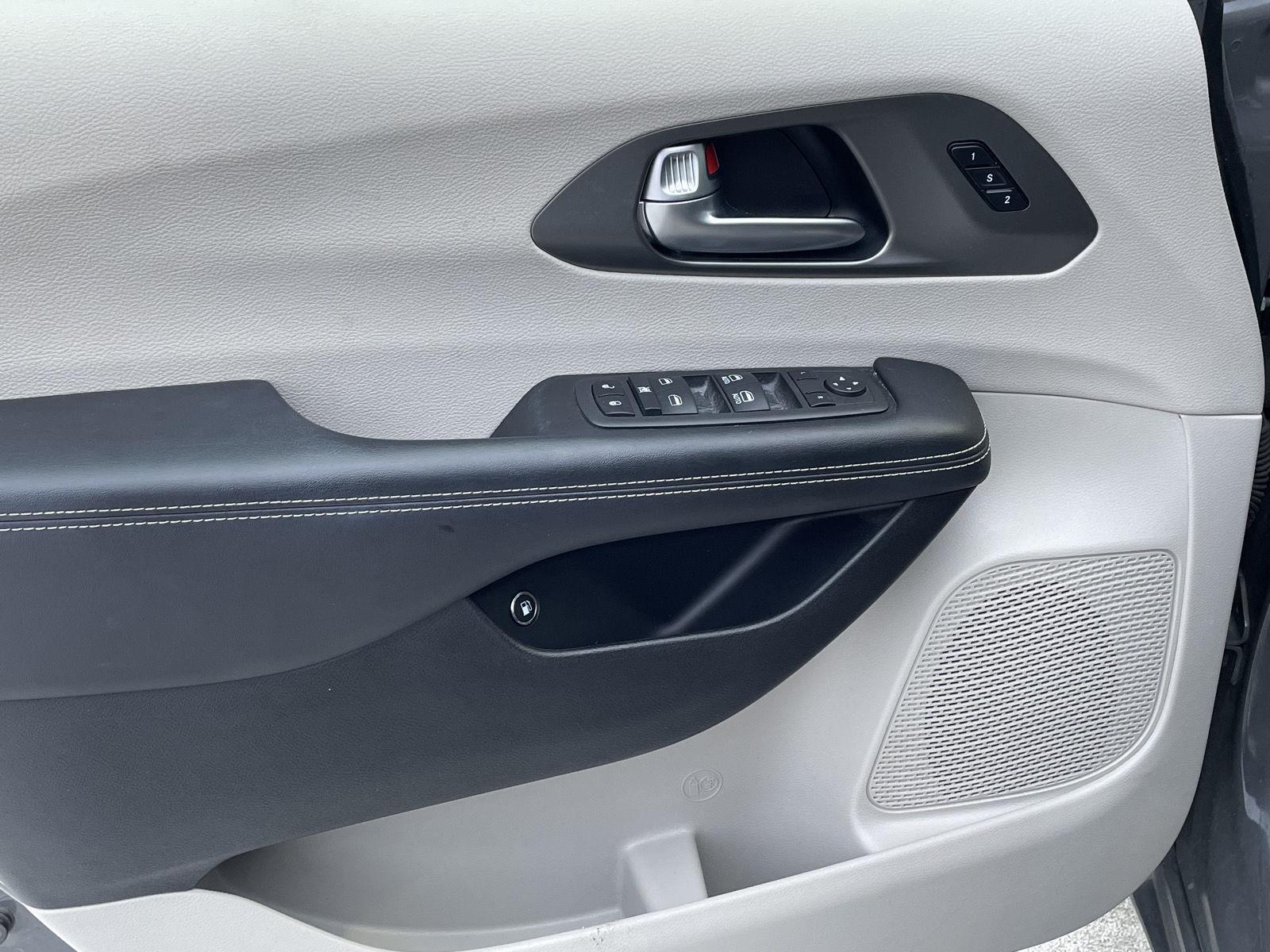 Pre-Owned 2022 Chrysler Pacifica for sale in Grand Island NE