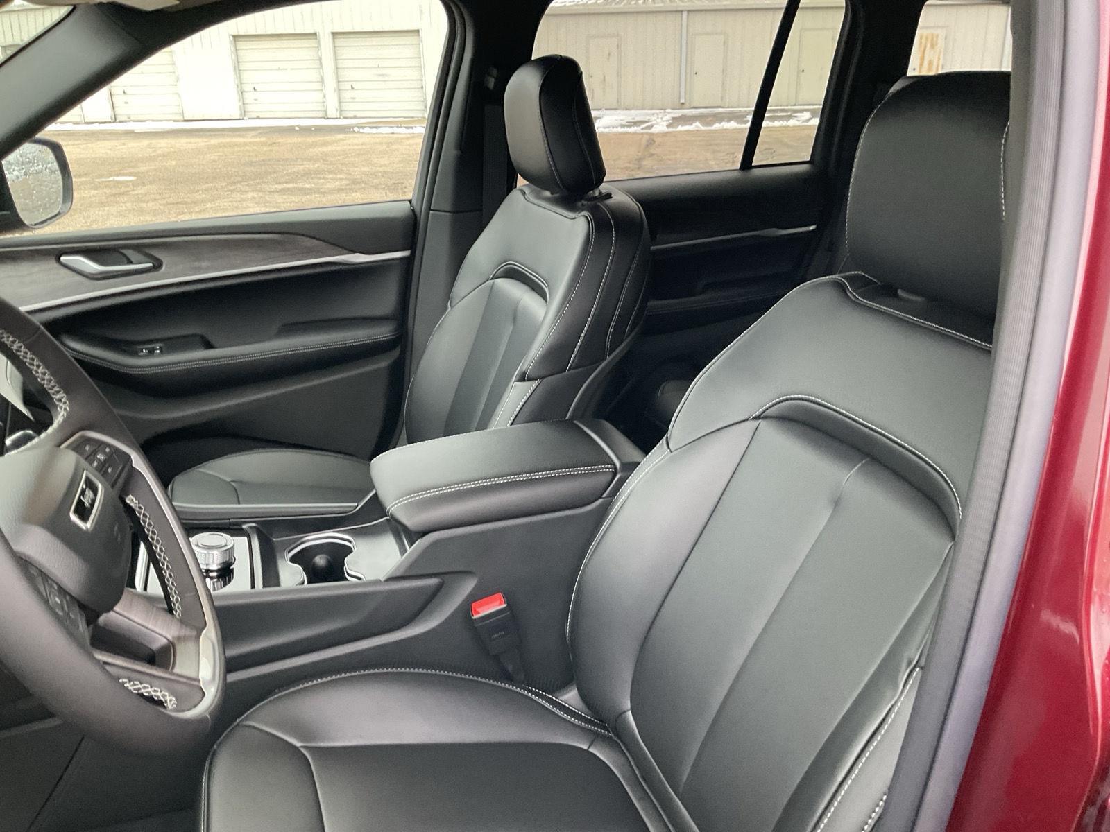New 2025 Jeep Grand Cherokee for sale in Grand Island NE