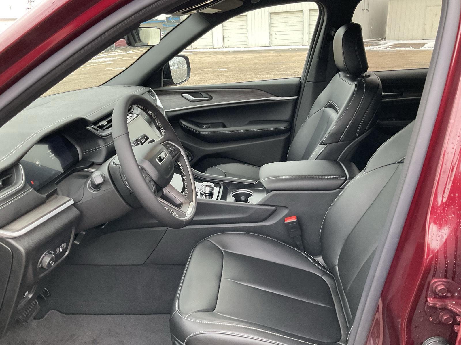 New 2025 Jeep Grand Cherokee for sale in Grand Island NE