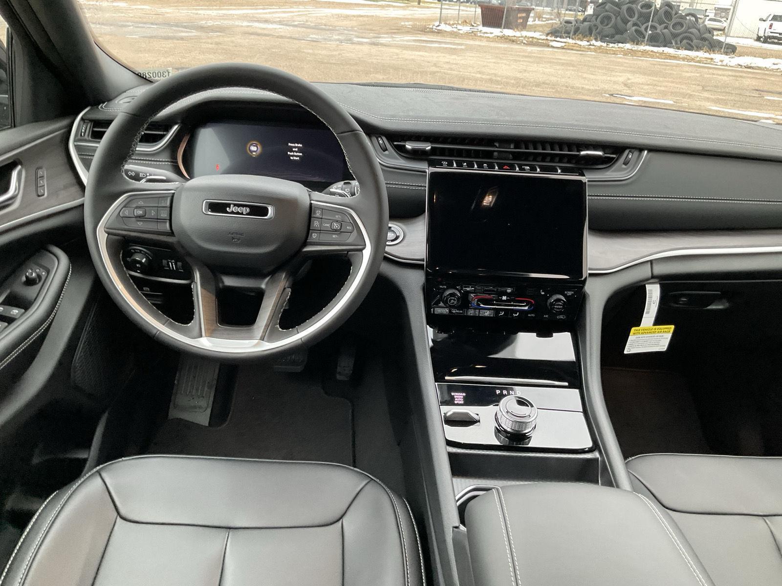 New 2025 Jeep Grand Cherokee for sale in Grand Island NE