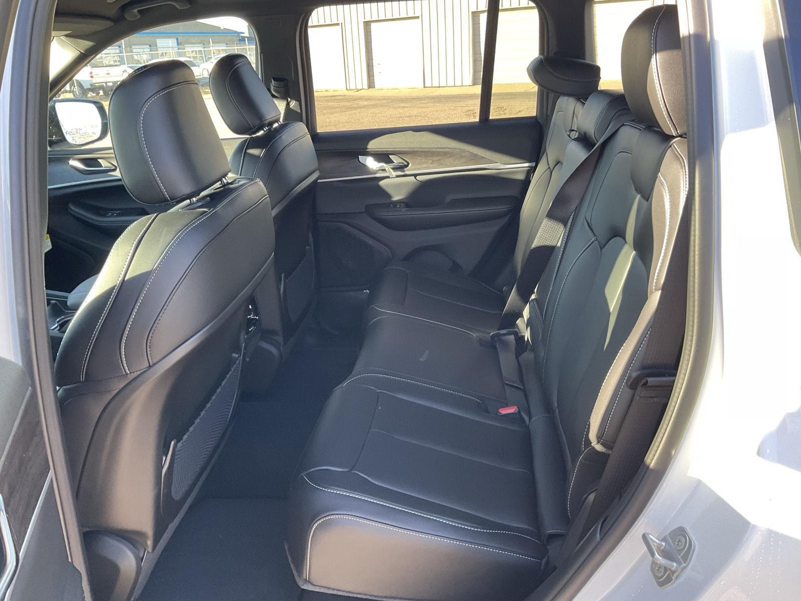 New 2025 Jeep Grand Cherokee for sale in Grand Island NE