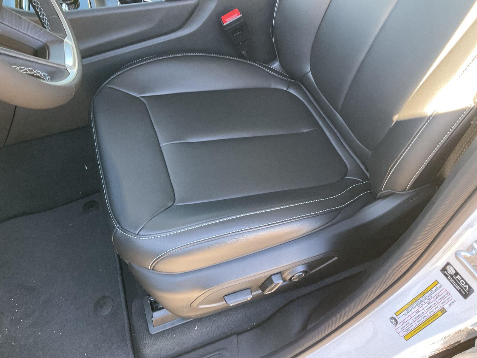 New 2025 Jeep Grand Cherokee for sale in Grand Island NE