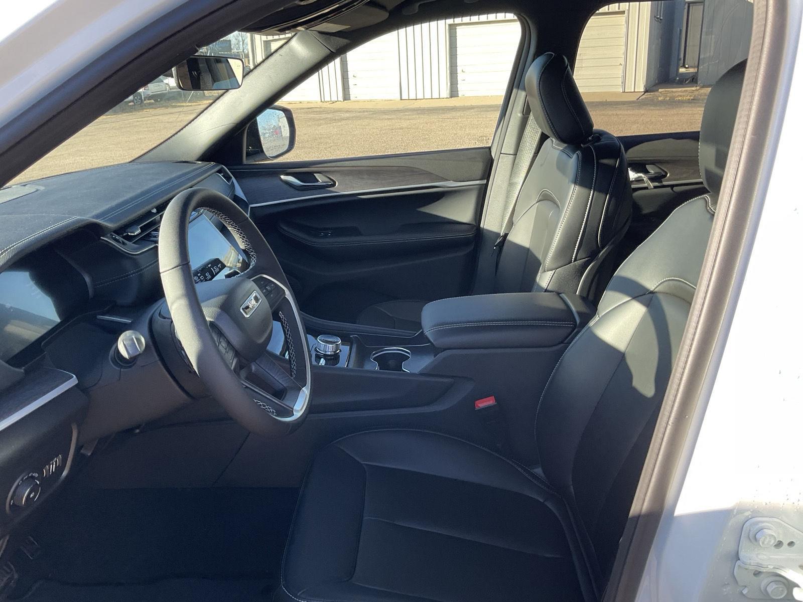 New 2025 Jeep Grand Cherokee for sale in Grand Island NE