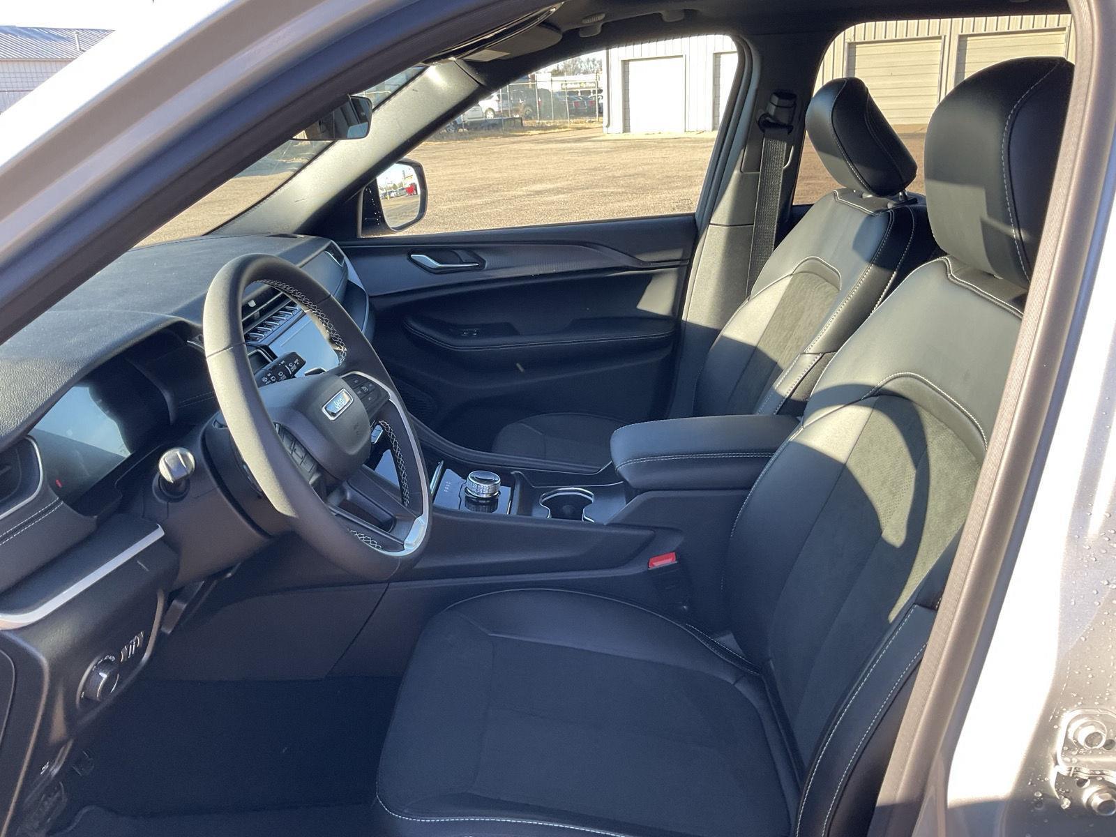 New 2025 Jeep Grand Cherokee for sale in Grand Island NE