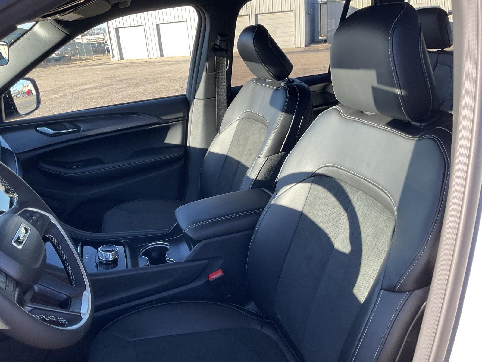 New 2025 Jeep Grand Cherokee for sale in Grand Island NE
