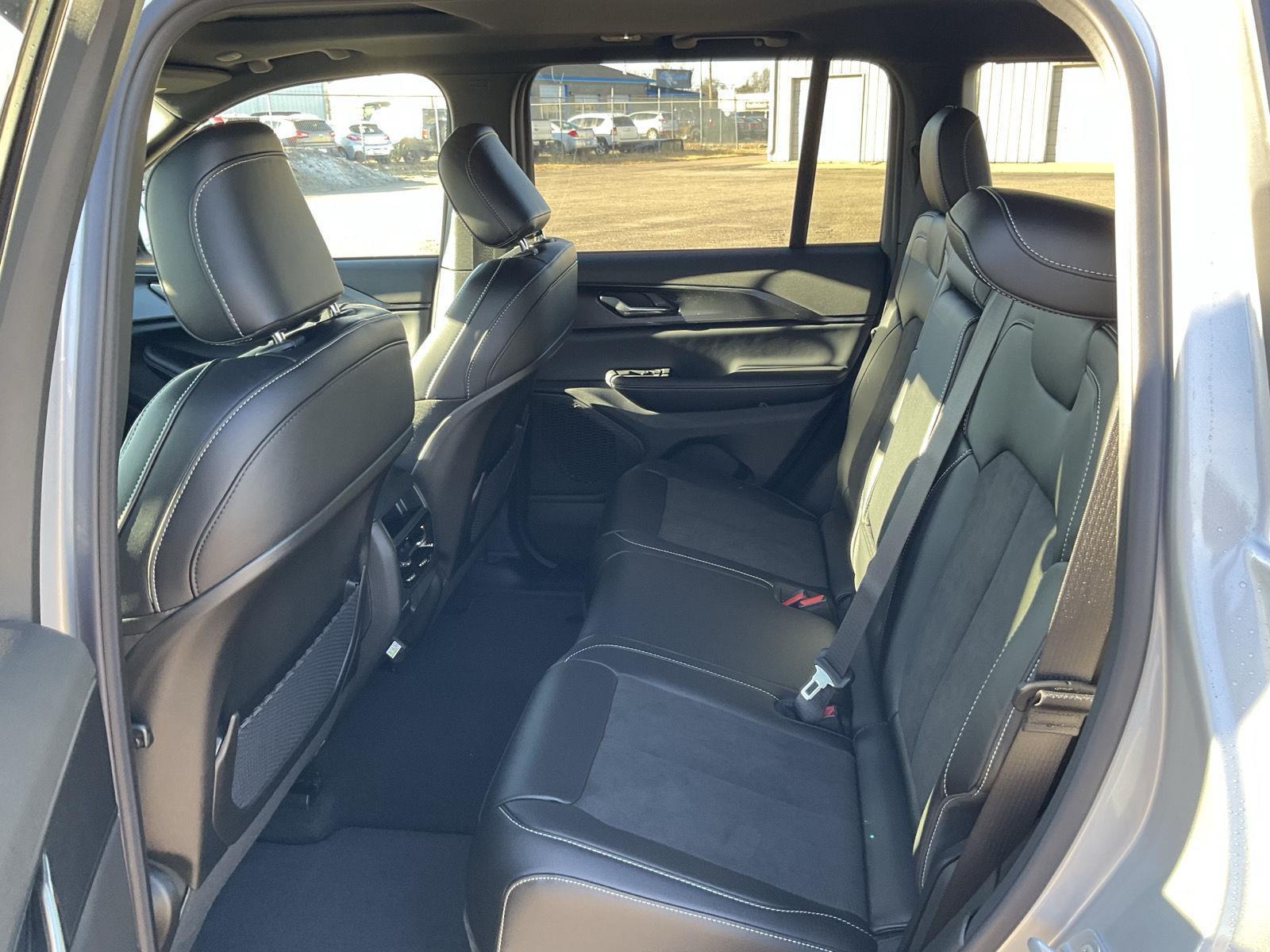 New 2025 Jeep Grand Cherokee for sale in Grand Island NE