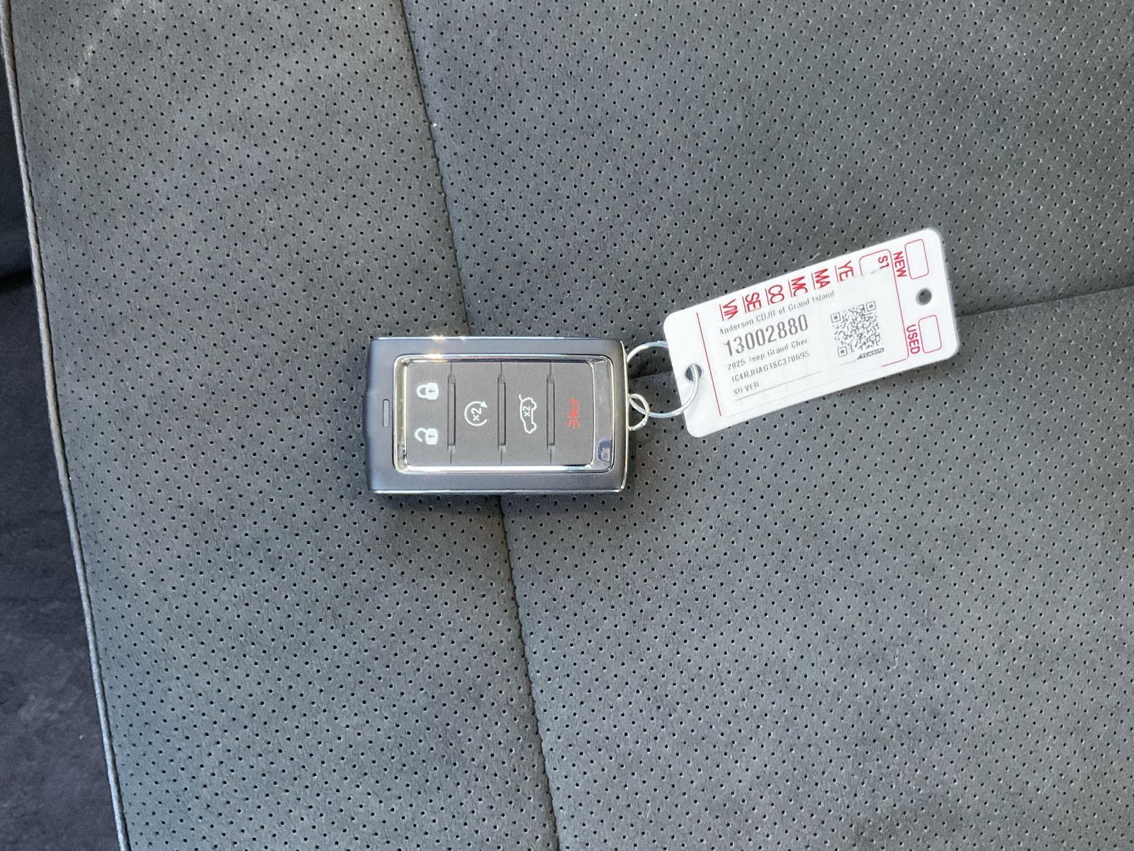 New 2025 Jeep Grand Cherokee for sale in Grand Island NE