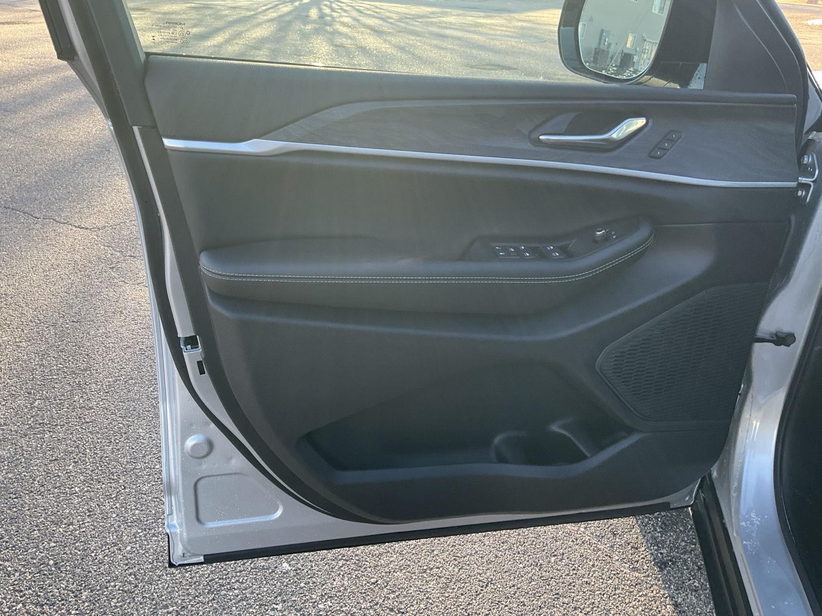 New 2025 Jeep Grand Cherokee L for sale in Grand Island NE