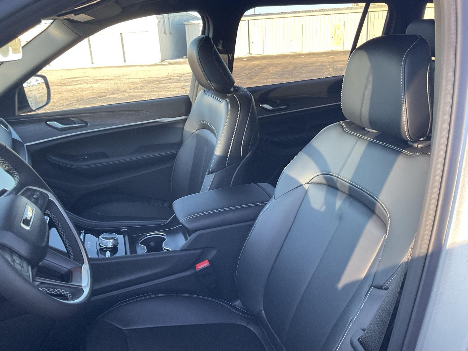 New 2025 Jeep Grand Cherokee L for sale in Grand Island NE