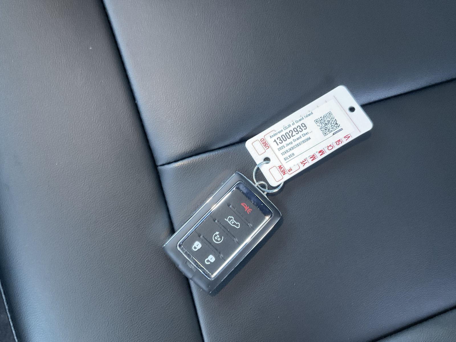 New 2025 Jeep Grand Cherokee L for sale in Grand Island NE