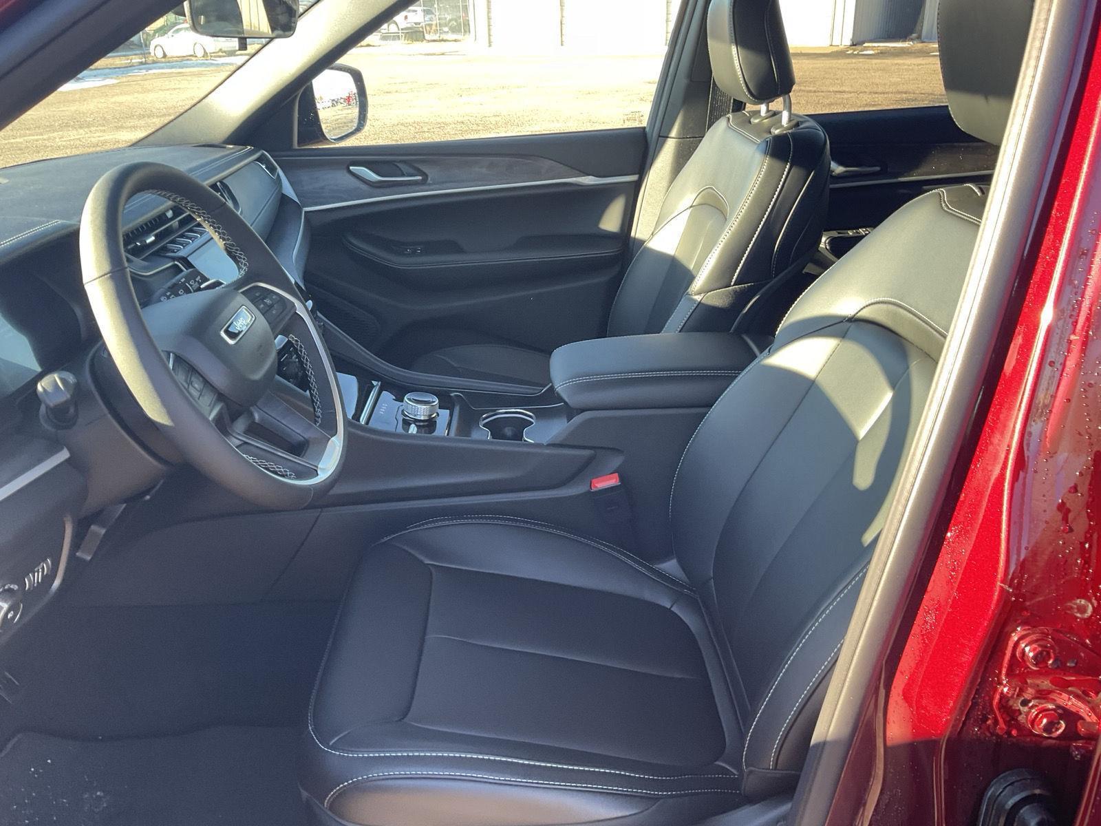 New 2025 Jeep Grand Cherokee L for sale in Grand Island NE