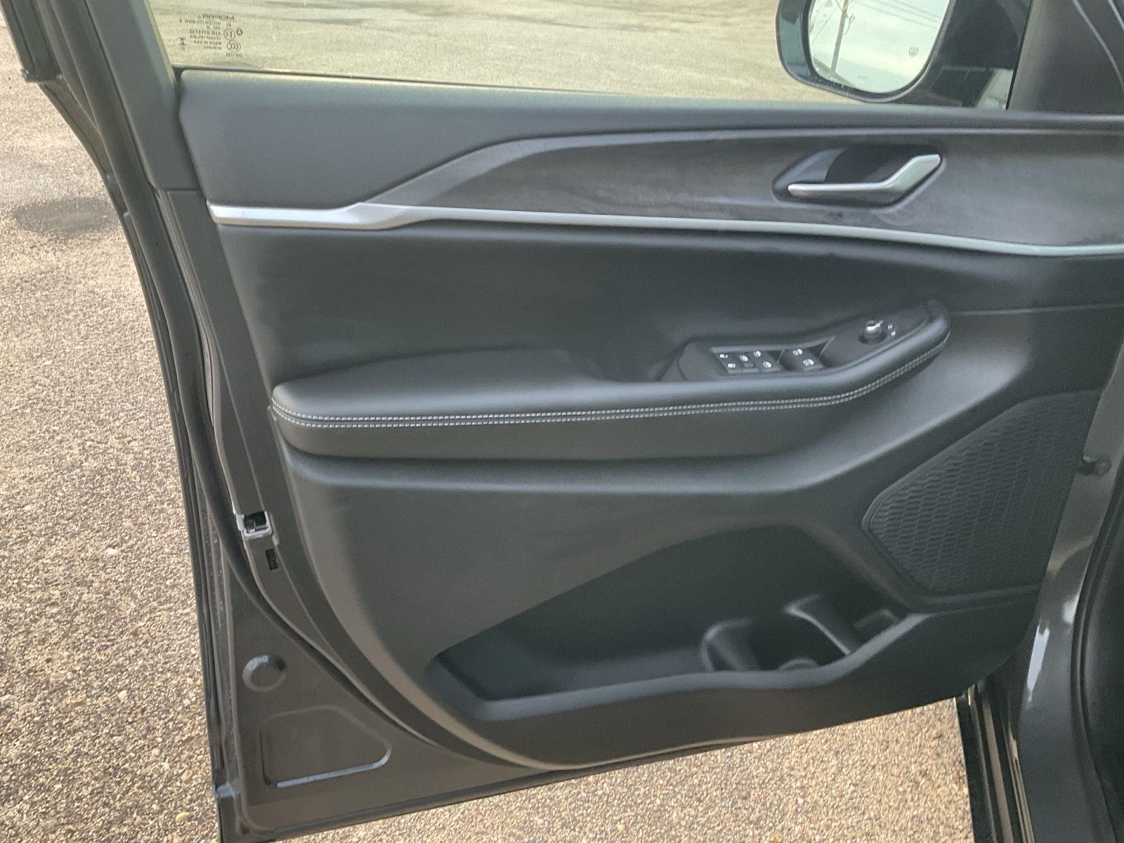 New 2026 Jeep Grand Cherokee for sale in Grand Island NE