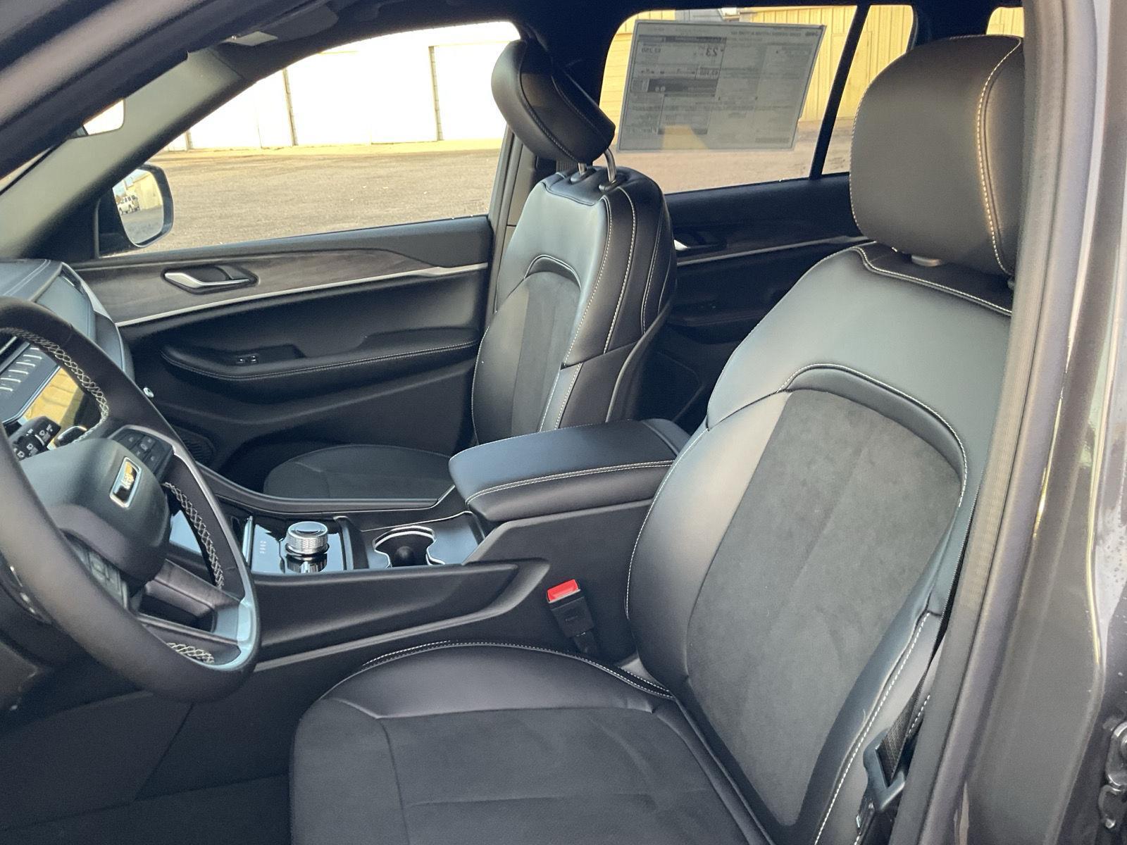 New 2026 Jeep Grand Cherokee for sale in Grand Island NE