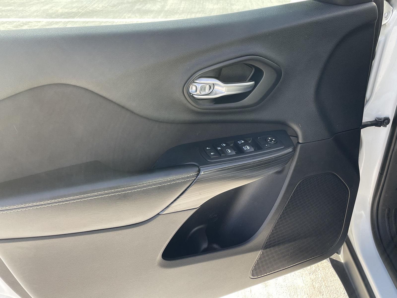 Pre-Owned 2015 Jeep Cherokee for sale in Grand Island NE