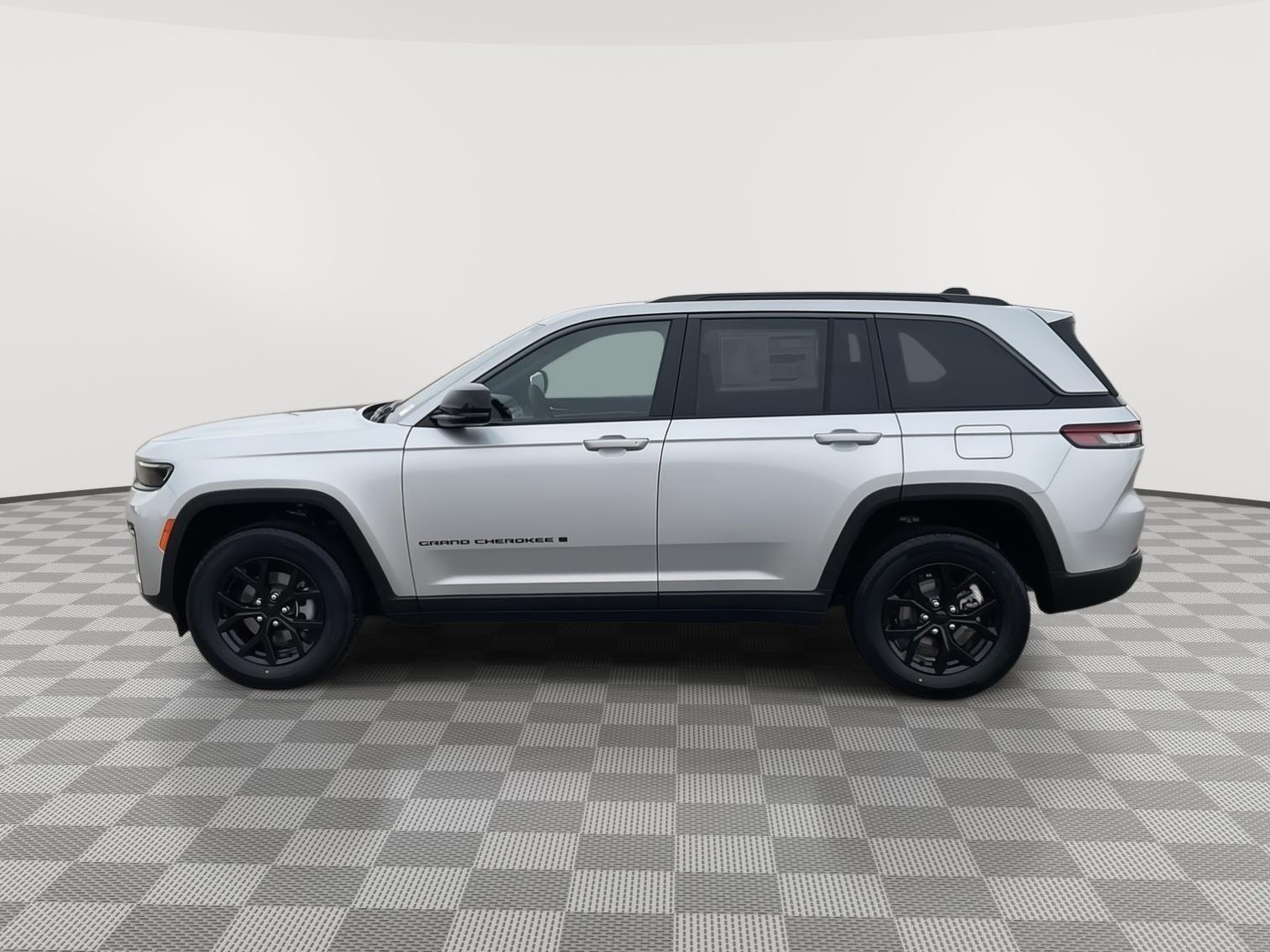 2026 Jeep Grand Cherokee Laredo - Photo 2
