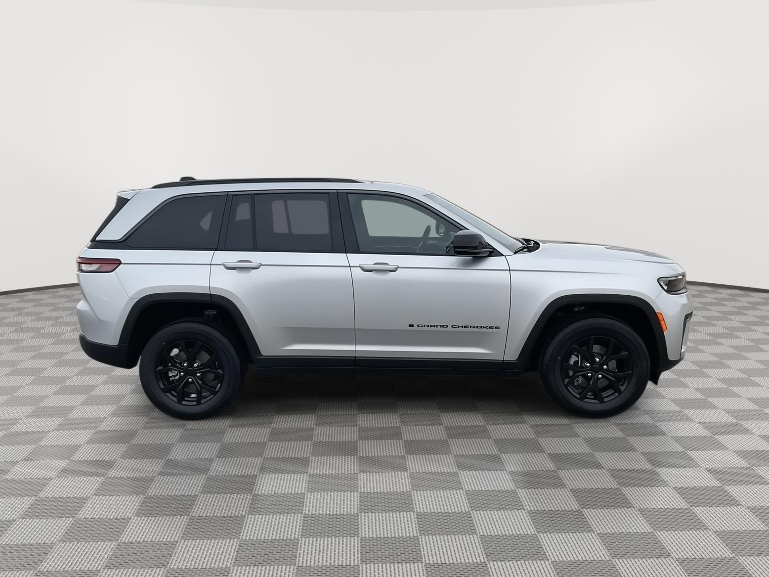 2026 Jeep Grand Cherokee Laredo - Photo 6