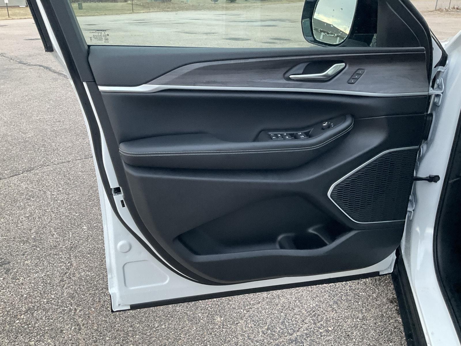 New 2026 Jeep Grand Cherokee for sale in Grand Island NE