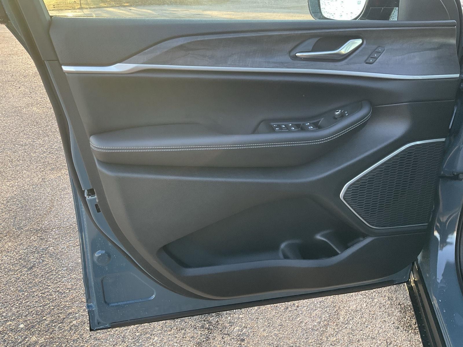 New 2026 Jeep Grand Cherokee for sale in Grand Island NE