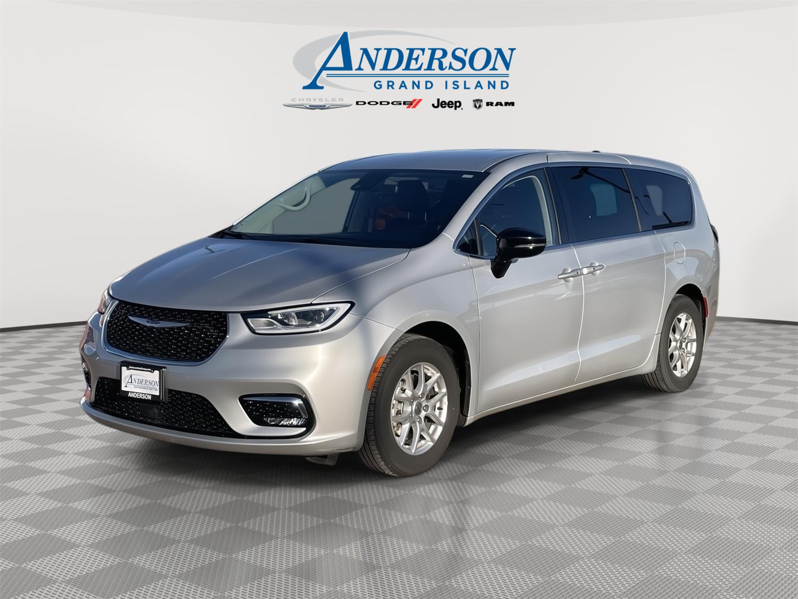 Silver Mist Clearcoat 2024 Chrysler Pacifica Touring L FWD Minivan Front-Wheel Drive 9-Speed Automatic