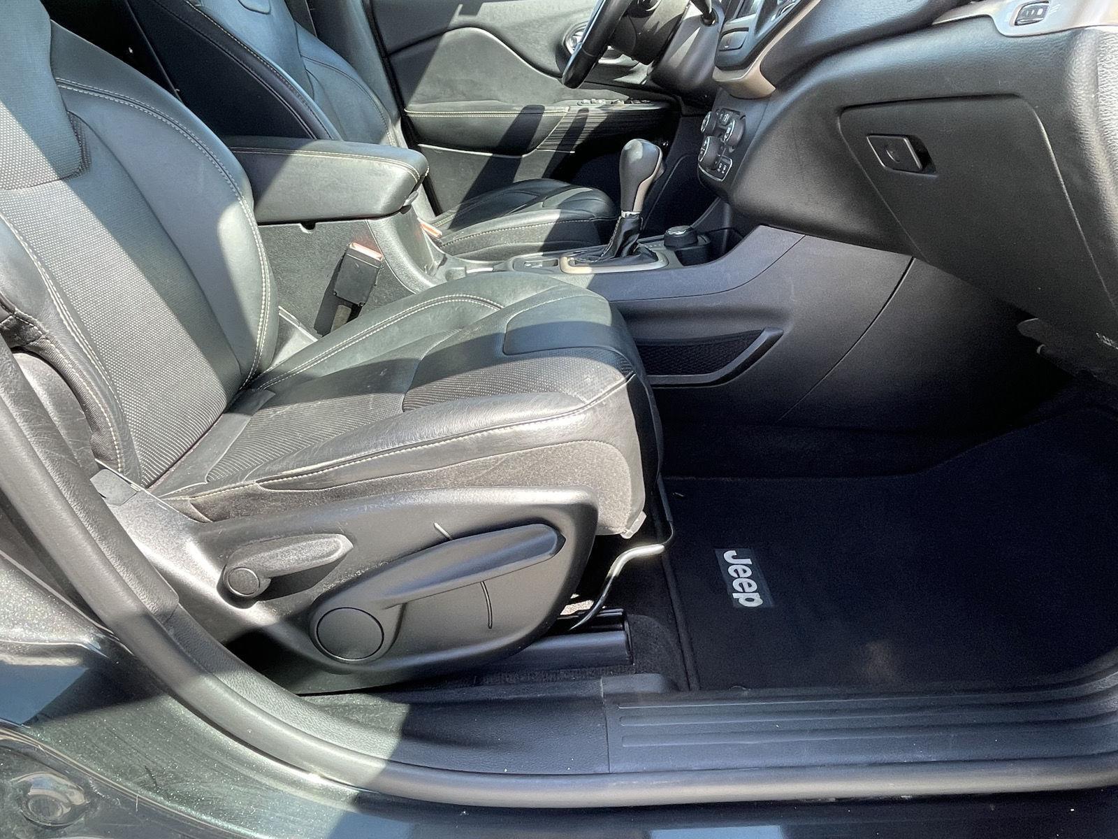 Pre-Owned 2015 Jeep Cherokee for sale in Grand Island NE