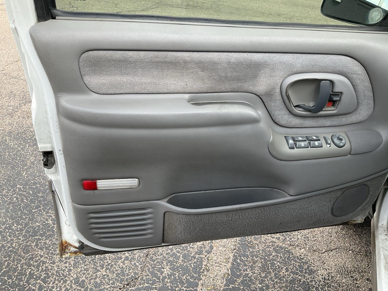 Pre-Owned 1999 GMC Yukon for sale in Grand Island NE