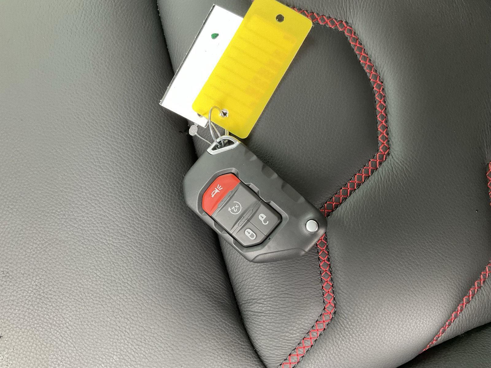 Vehicle photo 19
