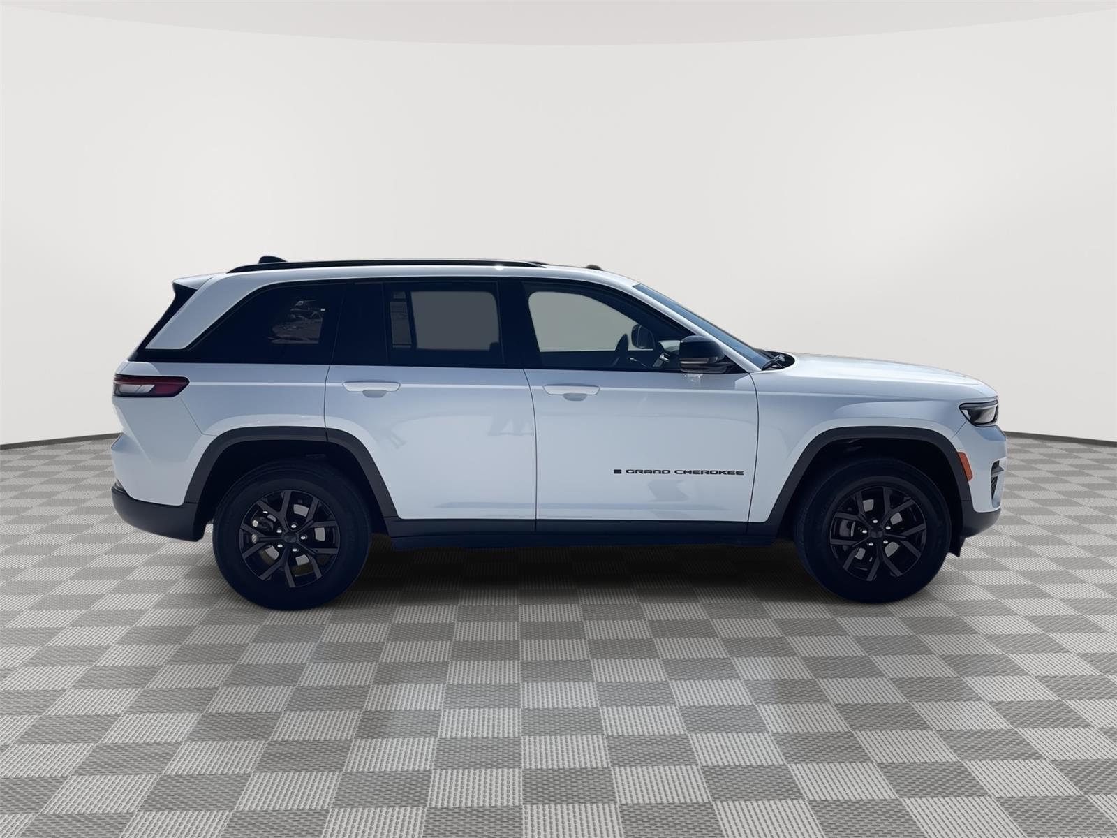 Used 2025 Jeep Grand Cherokee for sale in Grand Island NE