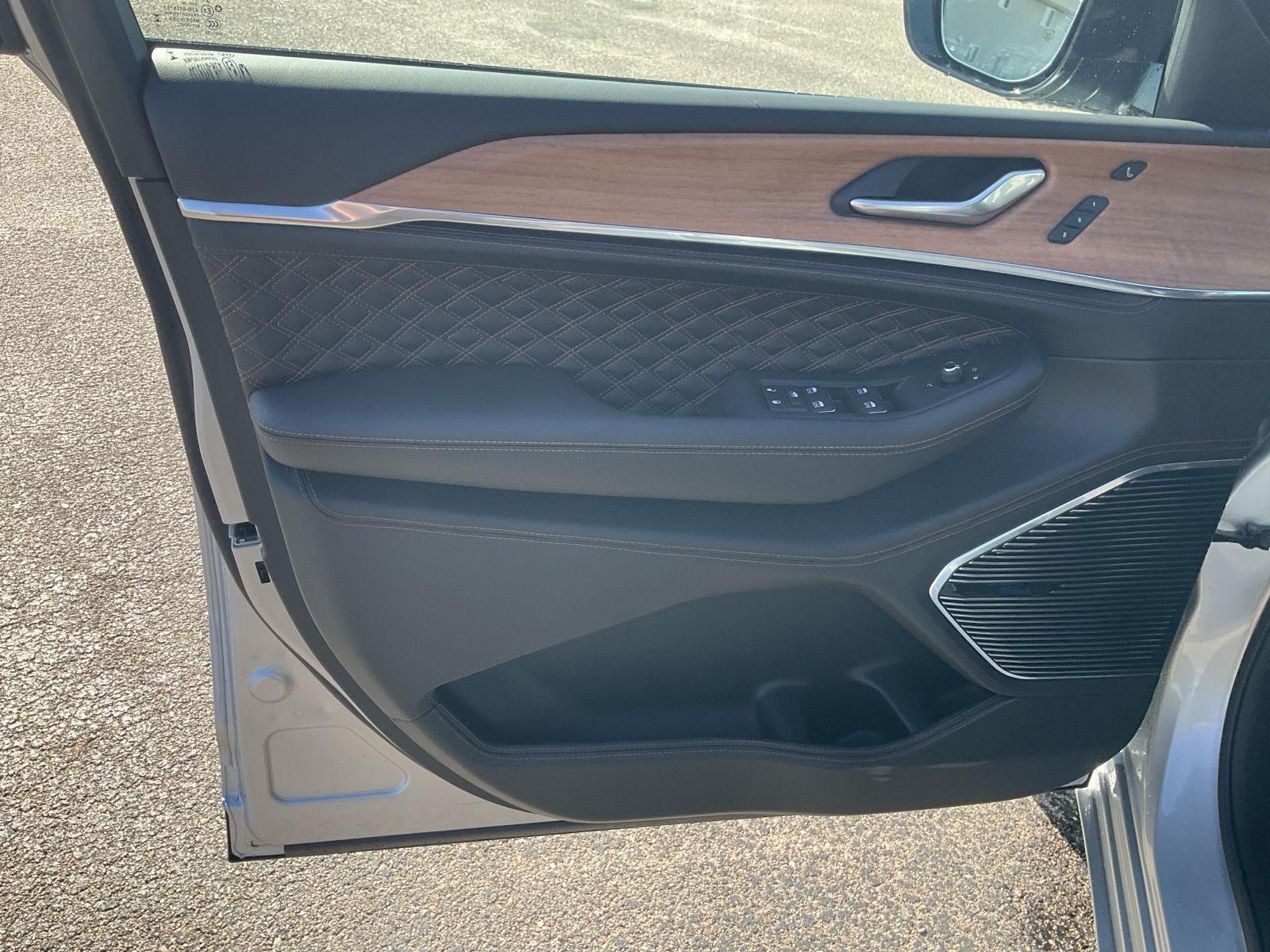 New 2026 Jeep Grand Cherokee for sale in Grand Island NE
