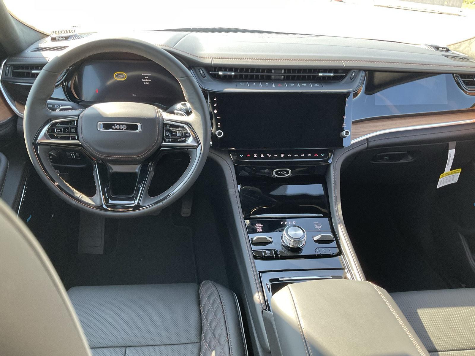 New 2026 Jeep Grand Cherokee for sale in Grand Island NE