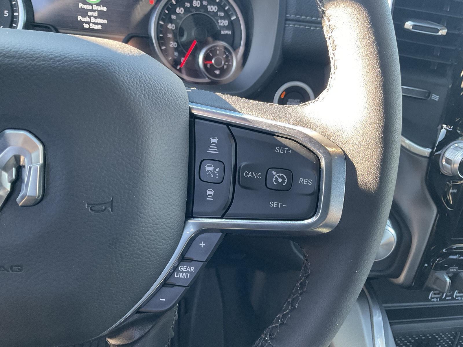Vehicle photo 11