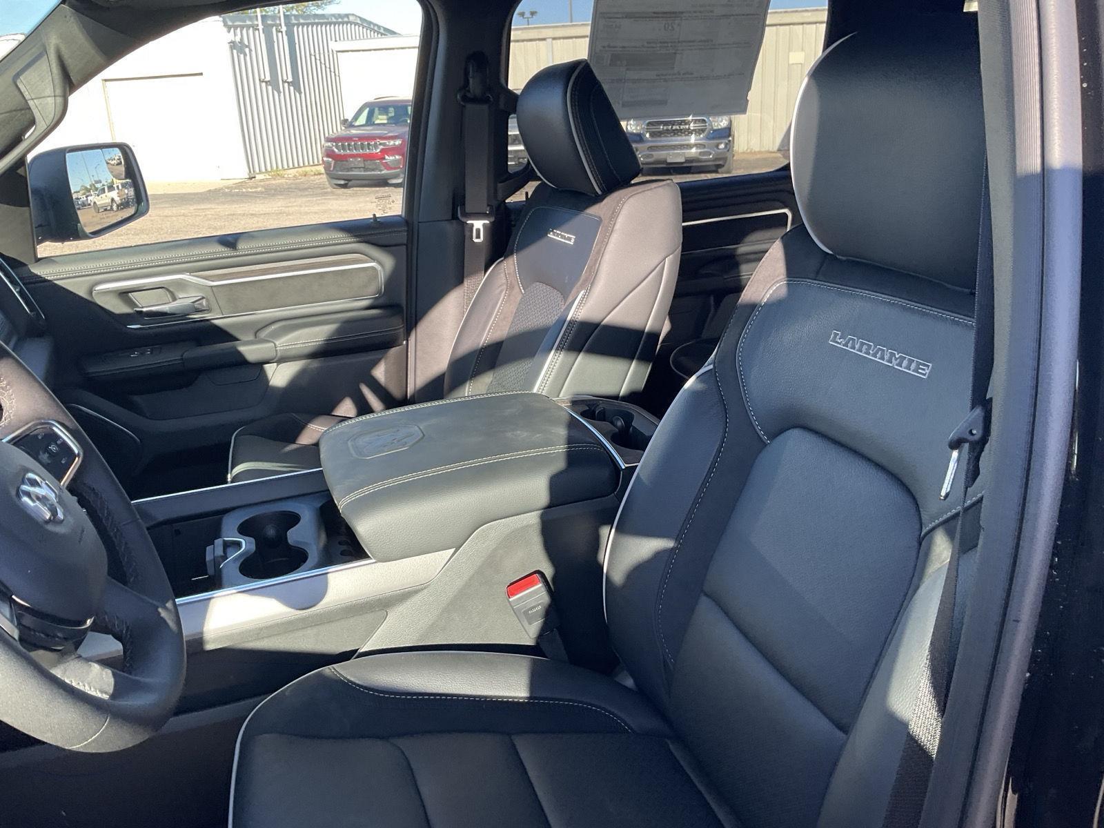 Vehicle photo 13