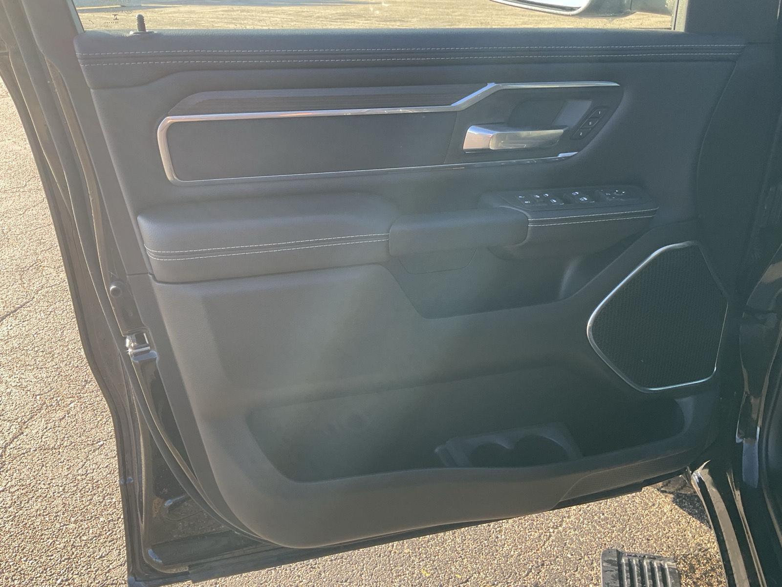 Vehicle photo 15