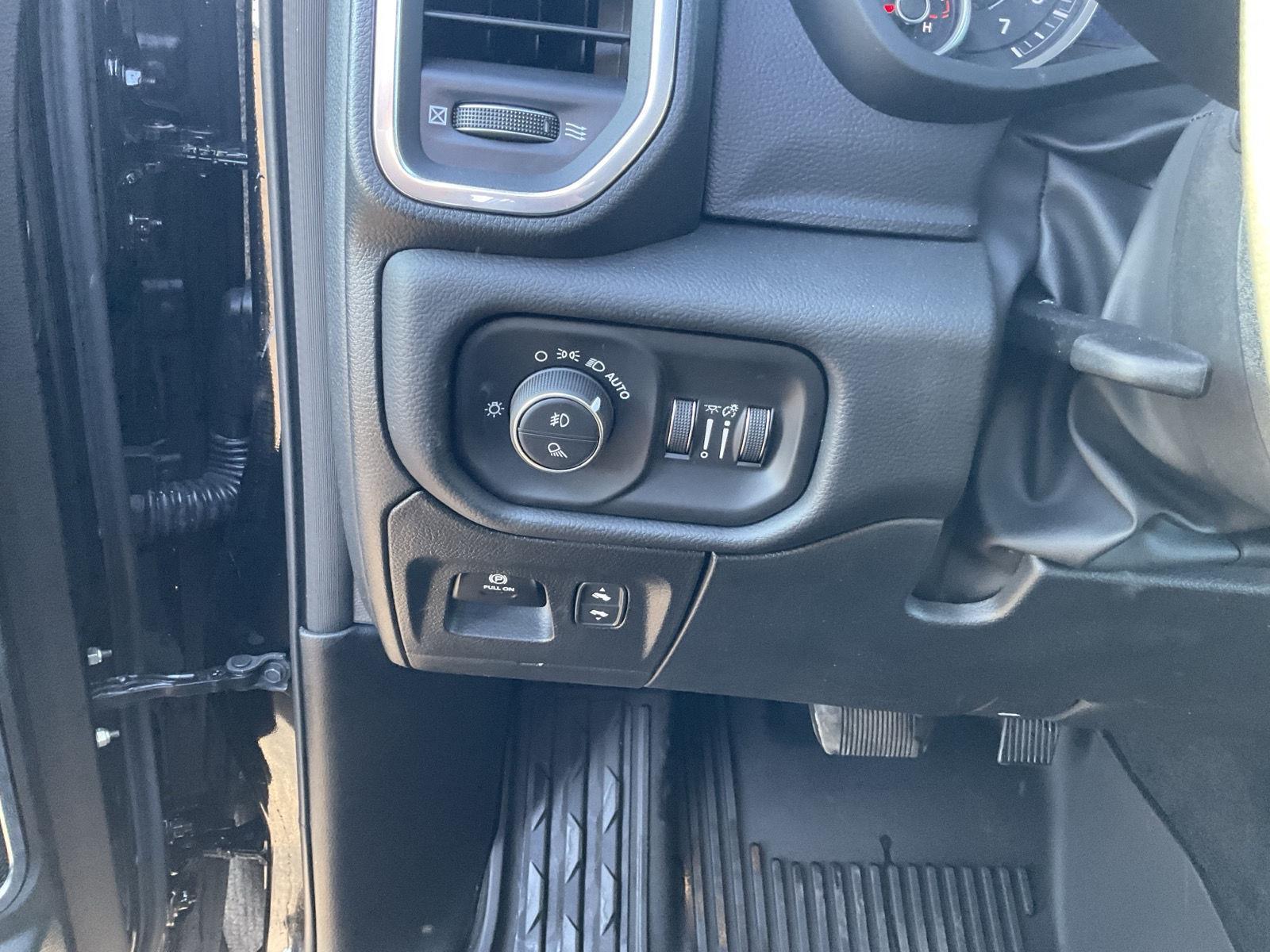 Vehicle photo 16