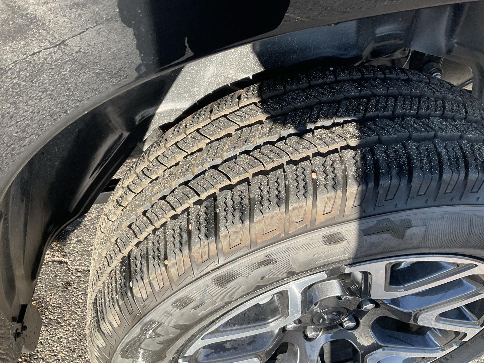 Vehicle photo 17
