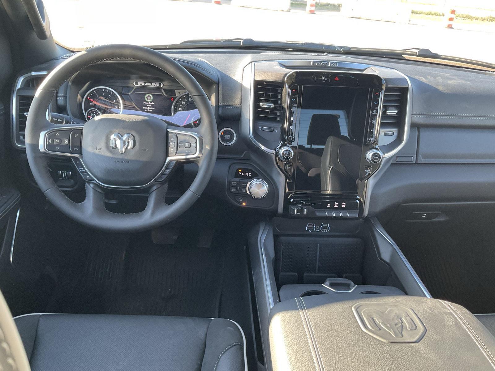 Vehicle photo 19