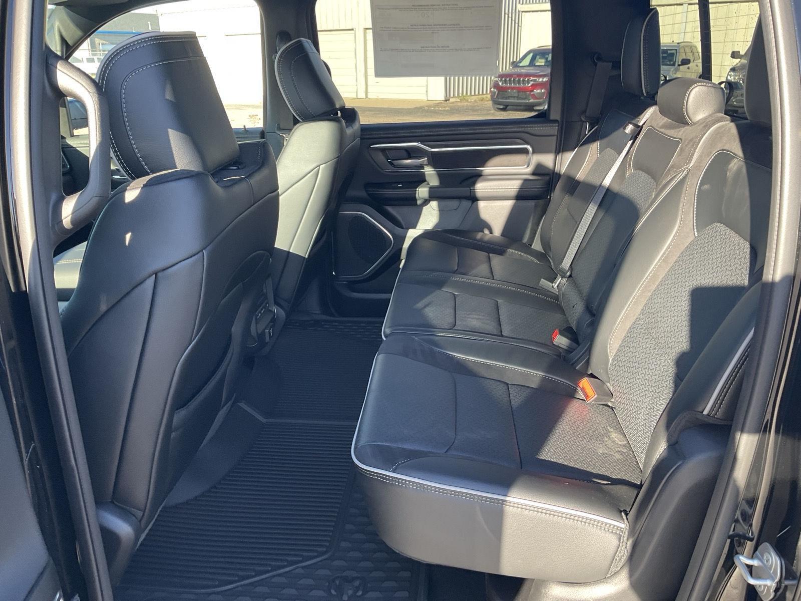 Vehicle photo 20