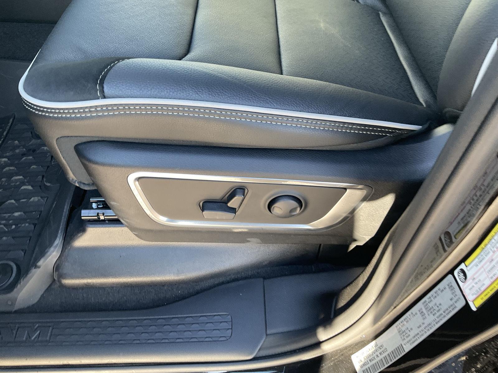 Vehicle photo 21
