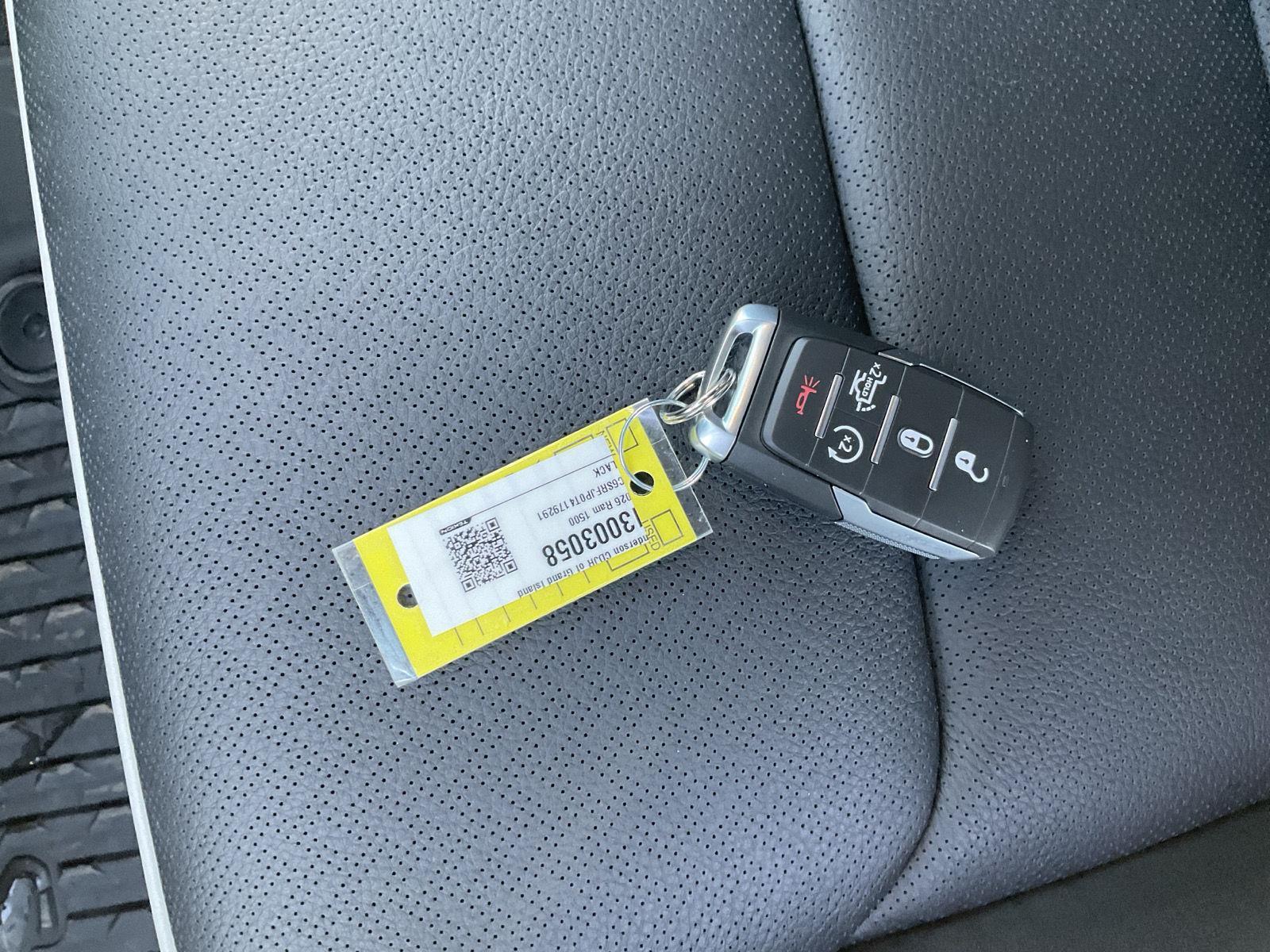 Vehicle photo 23