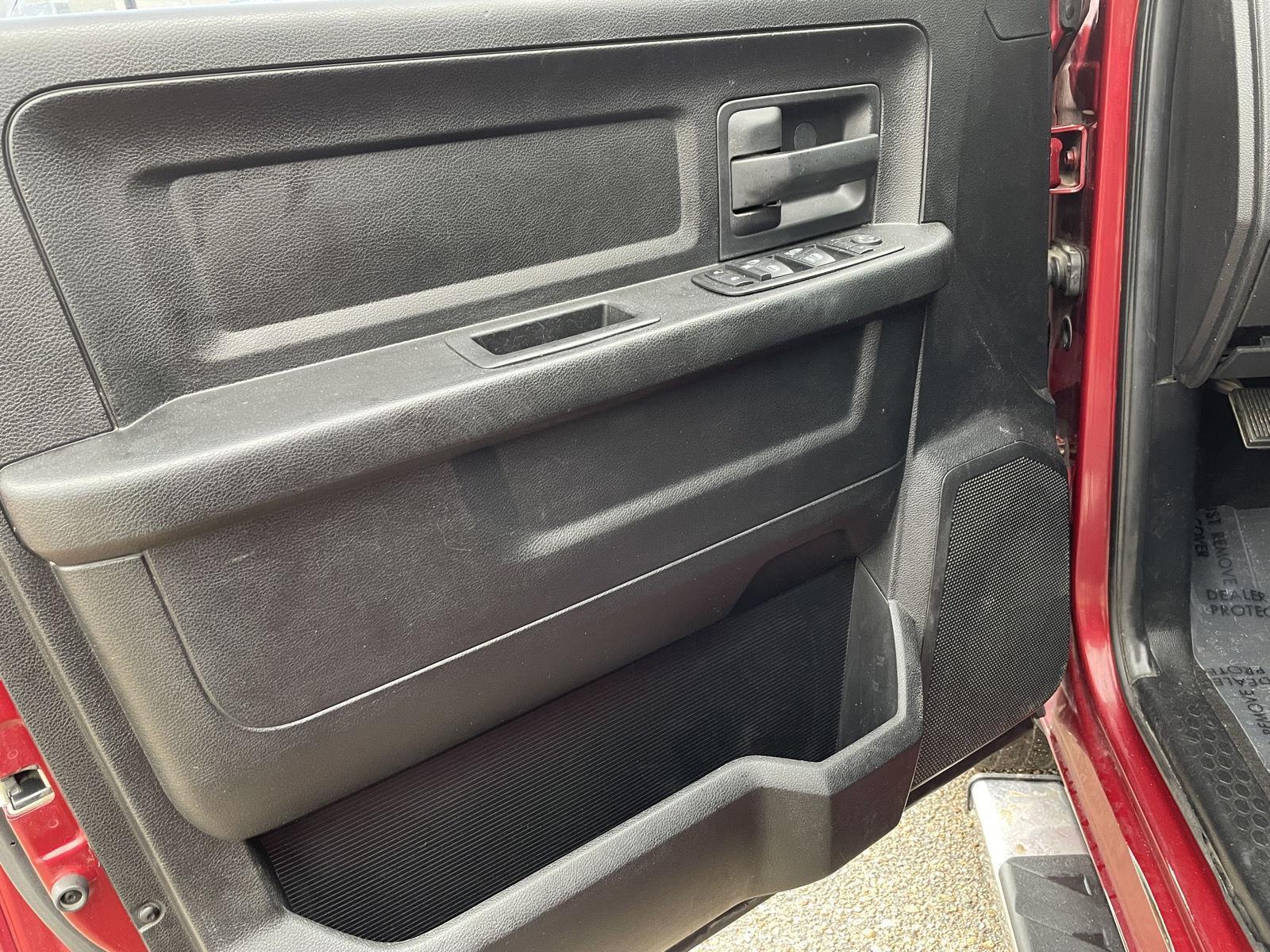 Vehicle photo 12