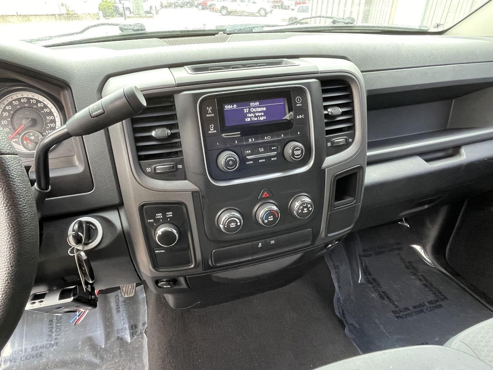 Vehicle photo 15