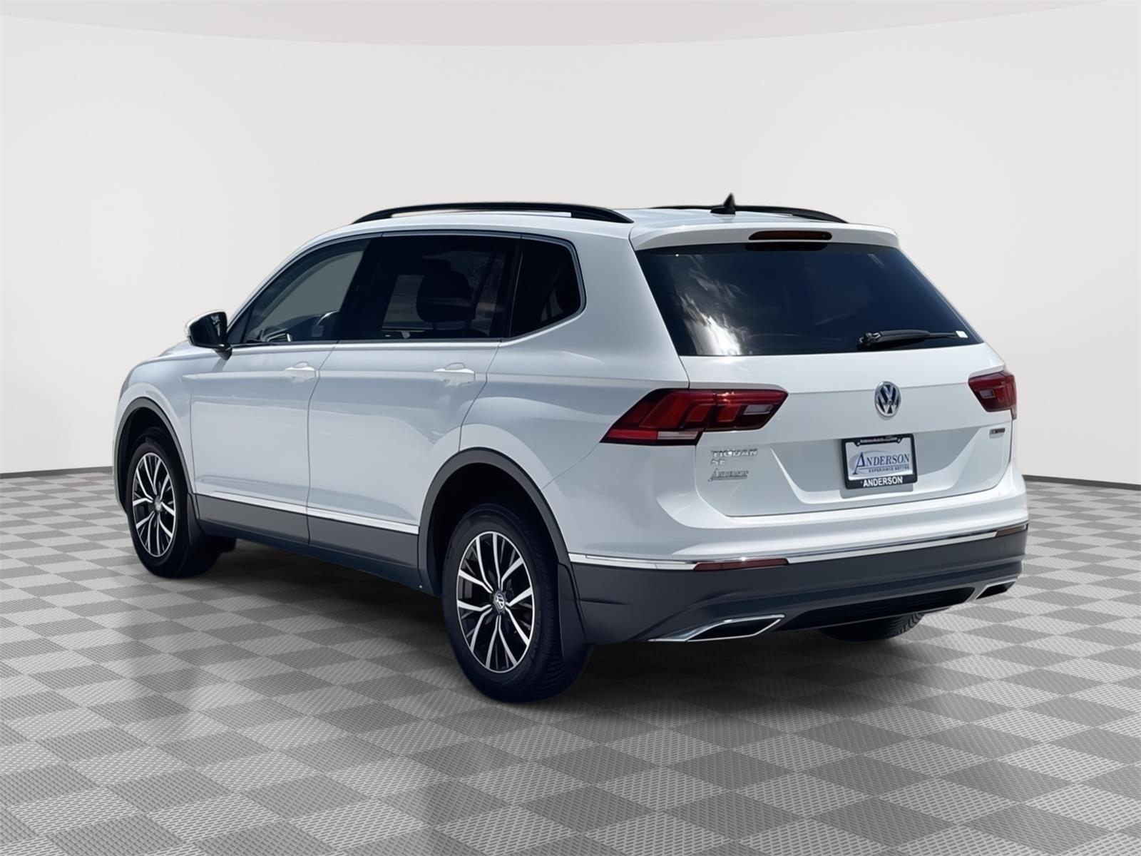 Vehicle photo 4