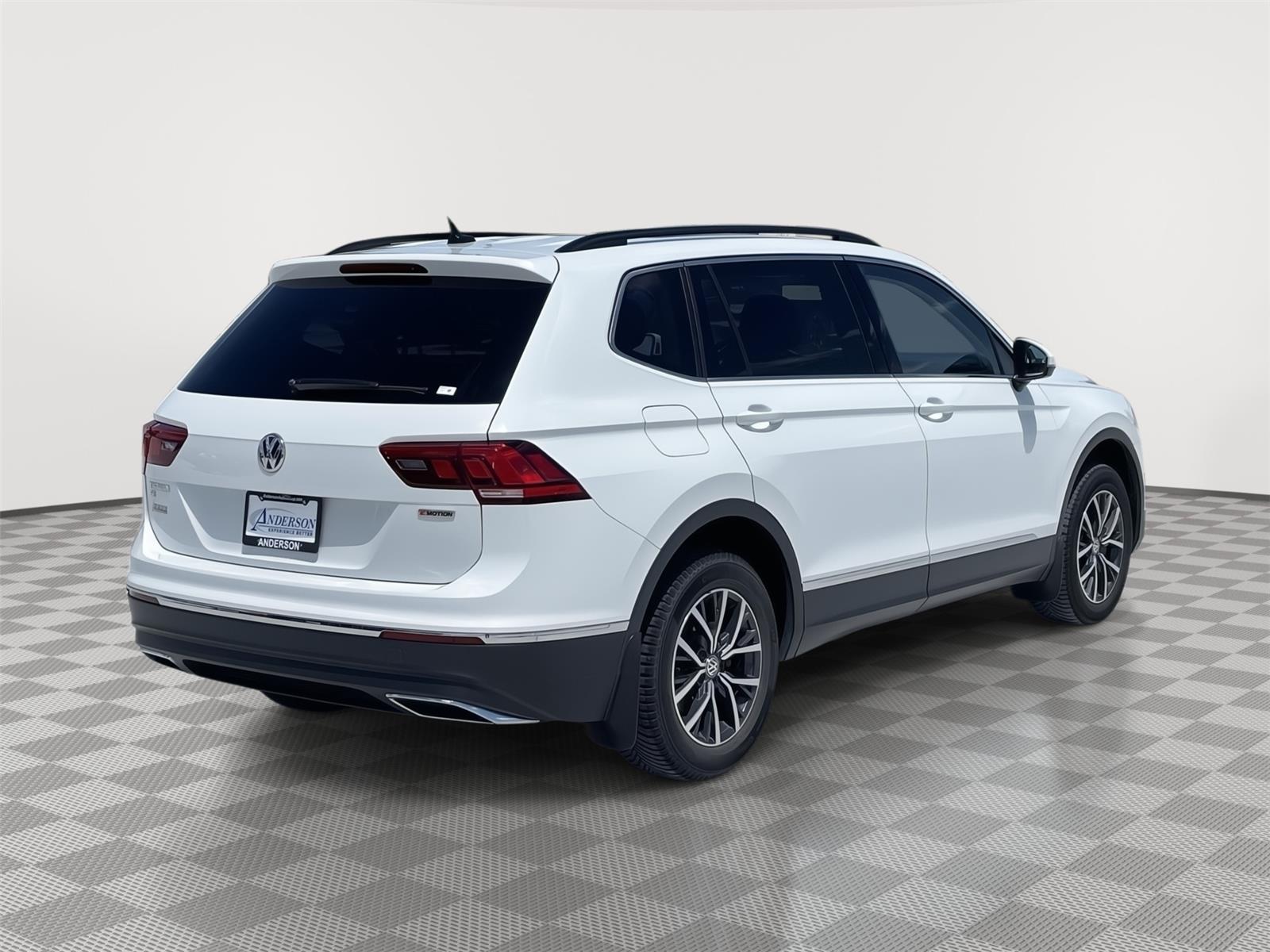 Vehicle photo 6