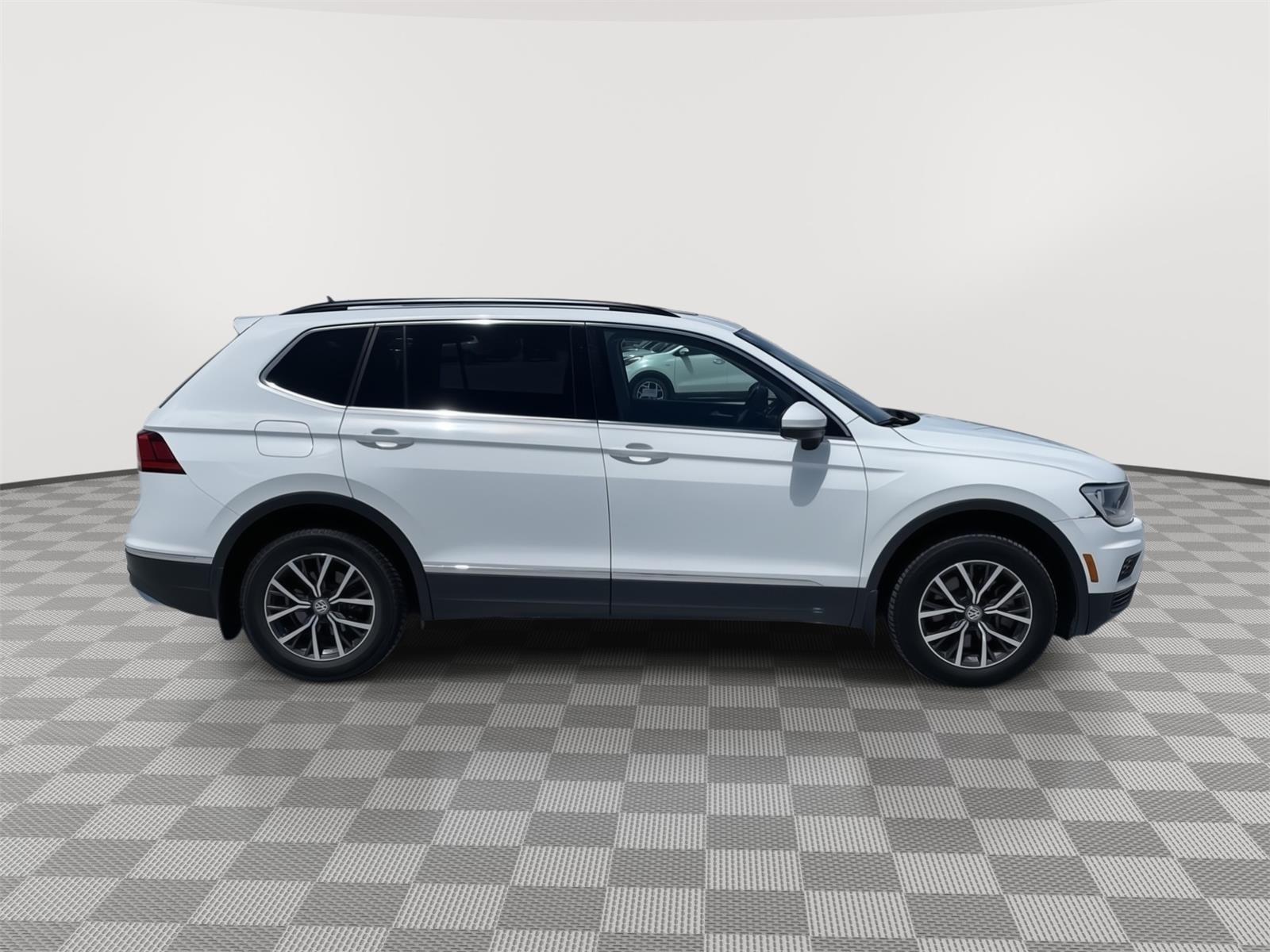Vehicle photo 7