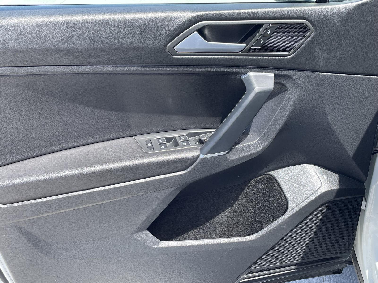 Vehicle photo 12