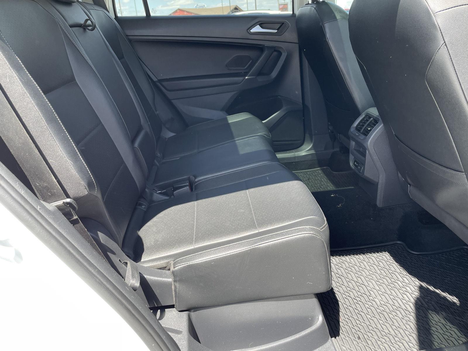 Vehicle photo 17